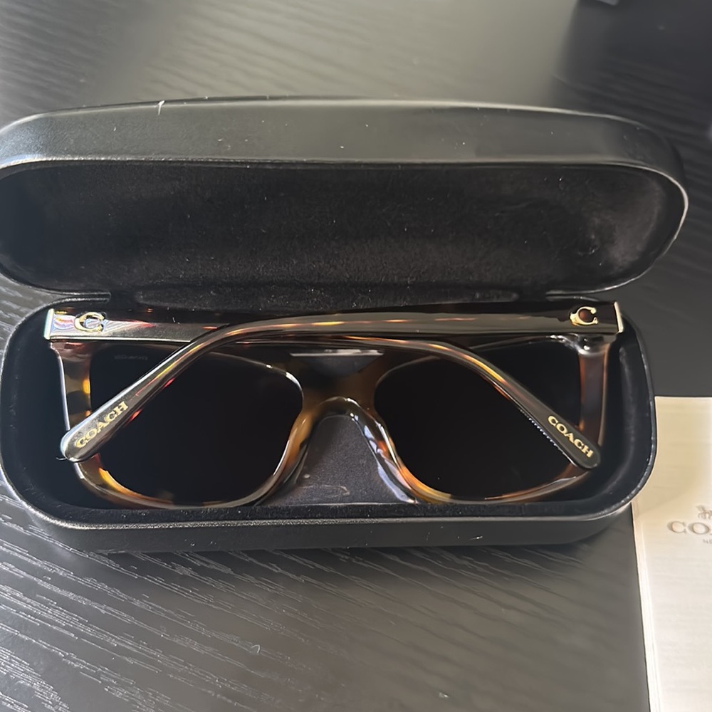 Coach sunglasses NWOT - Picture 2 of 6
